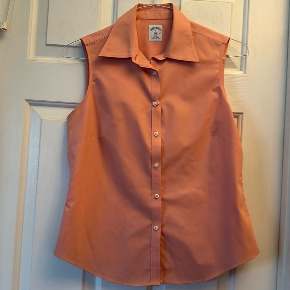 Brooks Brothers peach colored size 8 Fitted button up tank top